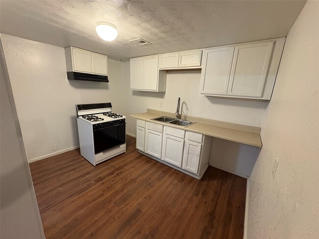 Building Photo - 5717 Eunice St