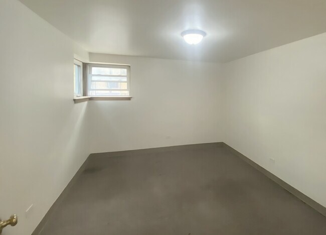 Building Photo - 5700 W 35th St