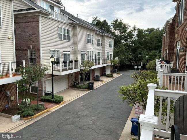 Building Photo - 8006 Reserve Way