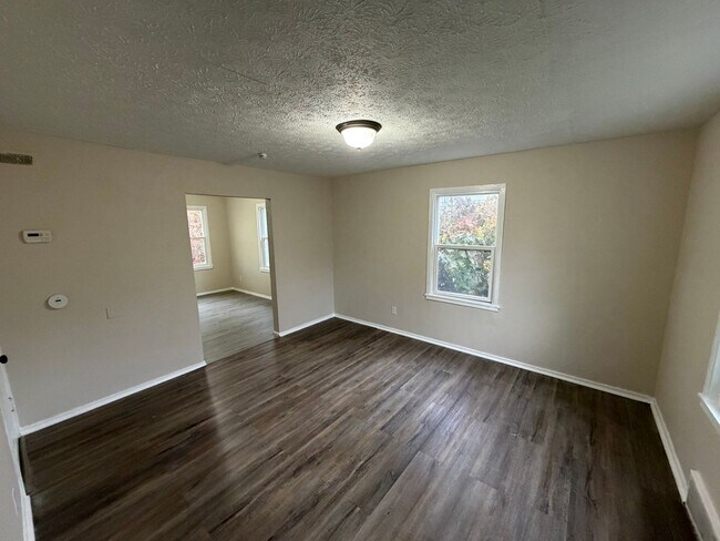 Building Photo - 852-852 S Central Dr