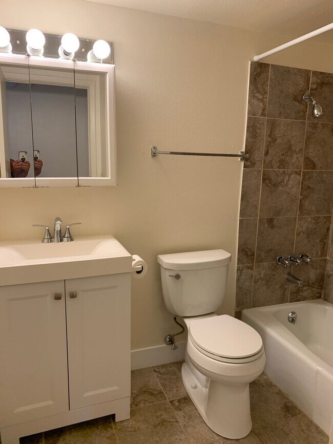 Building Photo - Affordable Condo in Martin Acres, No pet rent