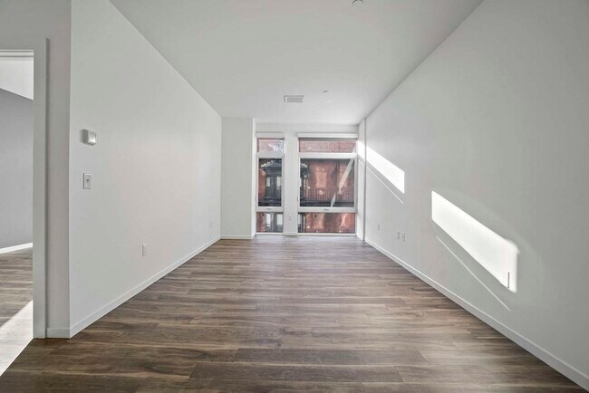 Building Photo - 841 Beacon St