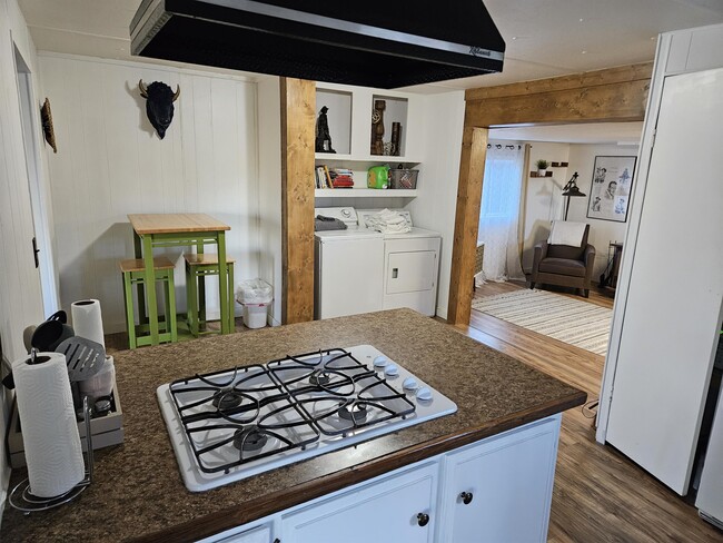 Building Photo - 2006 WY-352