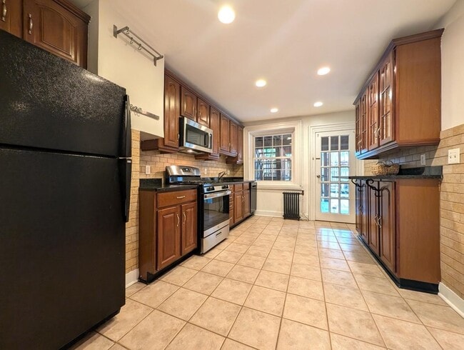 Building Photo - 136 Mercer St