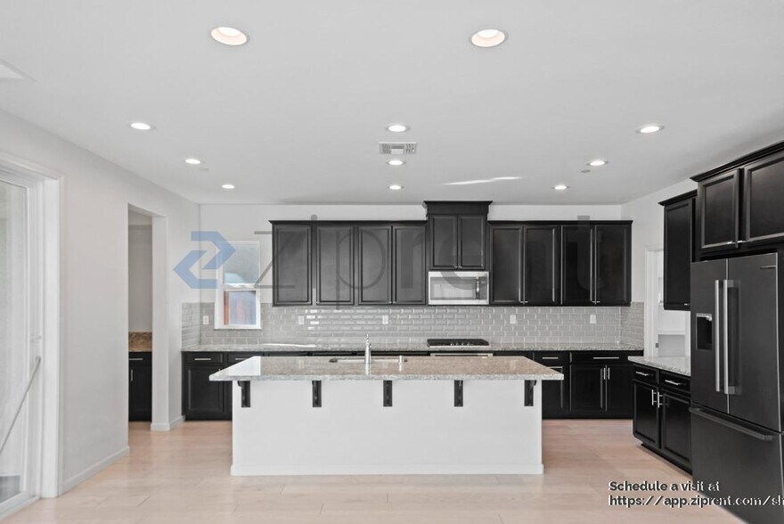 Building Photo - 2342 Augusta Ave