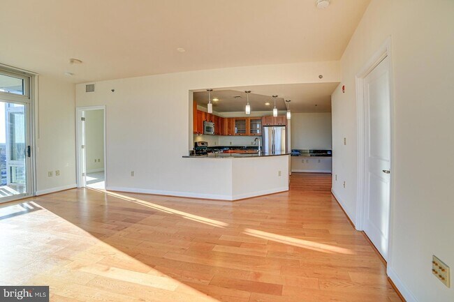 Building Photo - 5750 Bou Ave