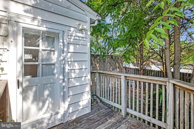 Building Photo - 508 Cording Ave