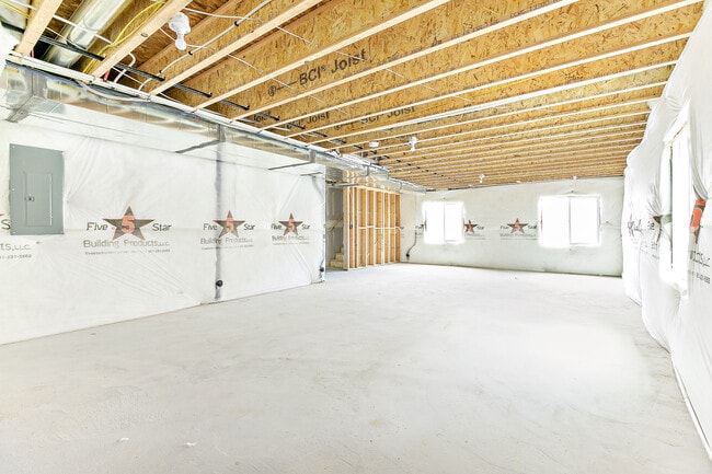 Building Photo - 4728 E Lake Corner Dr