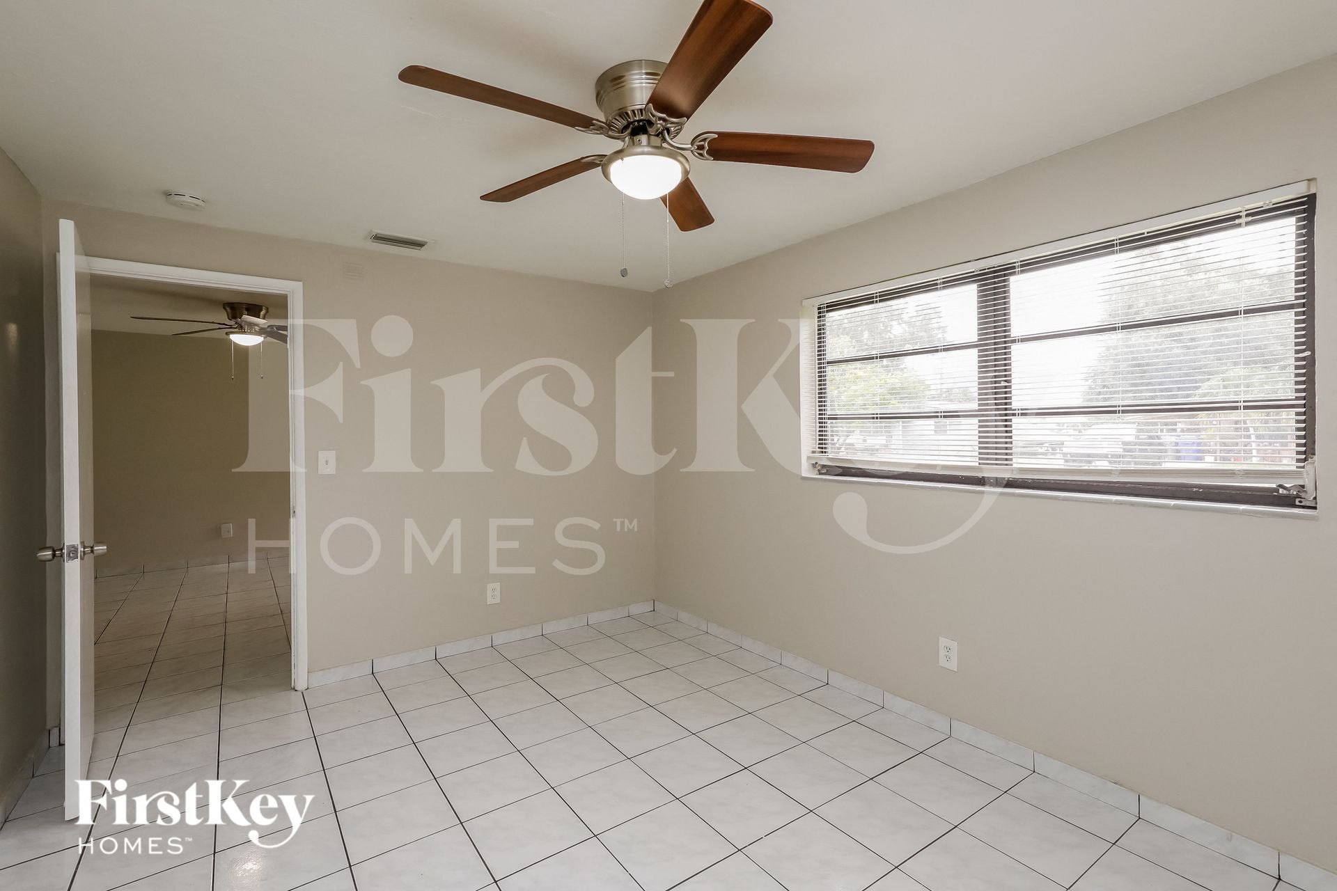 Building Photo - 5826 N Farragut Dr
