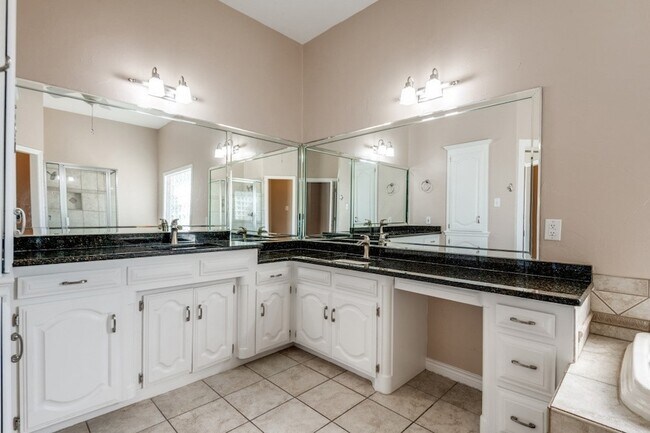 Building Photo - 529 Chippendale Dr