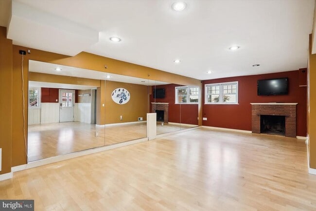 Building Photo - 9213 Cypress Ave