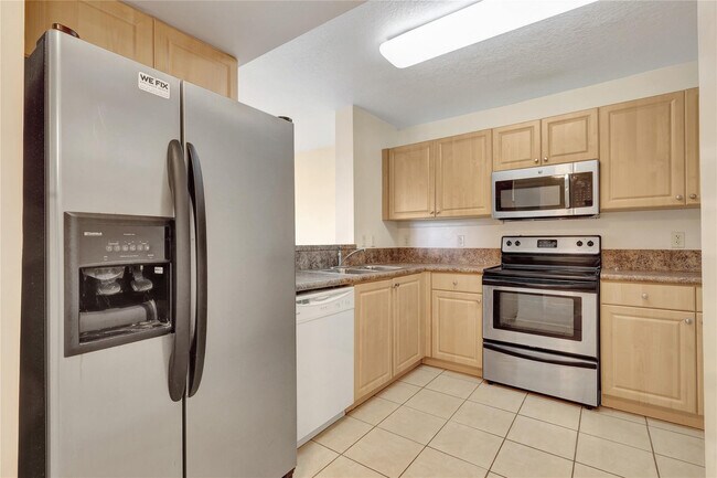 Building Photo - 529 E Sheridan St