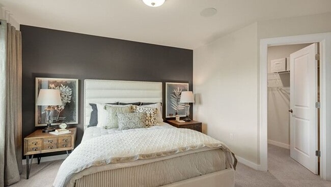 Building Photo - Spacious and Beautifully Landscaped 3 bed/3ba Townhome in Central Park