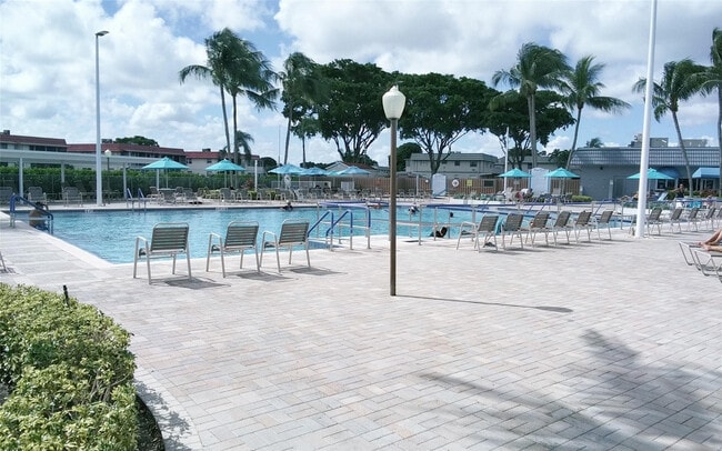 Building Photo - 307 Saxony Dr