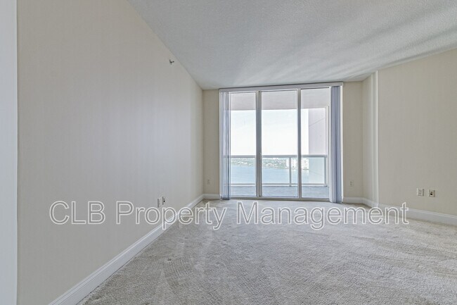 Building Photo - 241 Riverside Dr