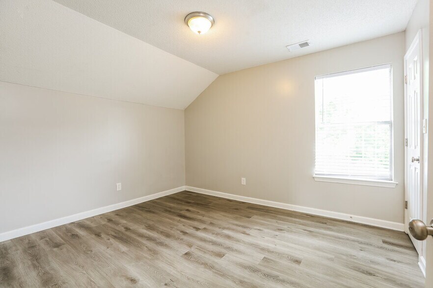 Building Photo - 1376 Camrose Ct