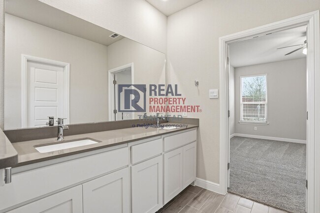 Building Photo - Well-Designed 4 Bedroom Single-Story