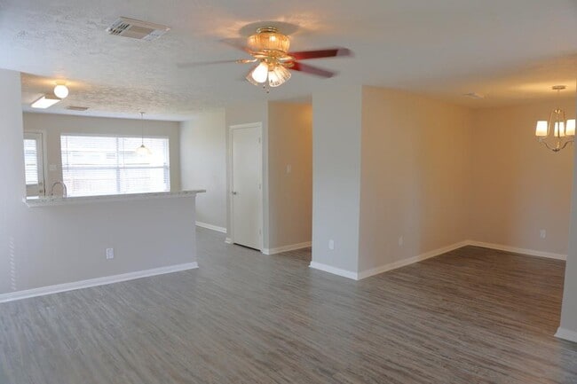 Building Photo - 16210 Rosenridge Dr