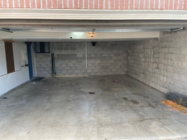 Garage - 104 Pine Creek Dr