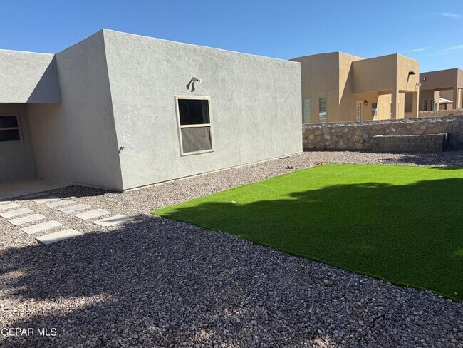 Building Photo - 617 Cedarwood Ave