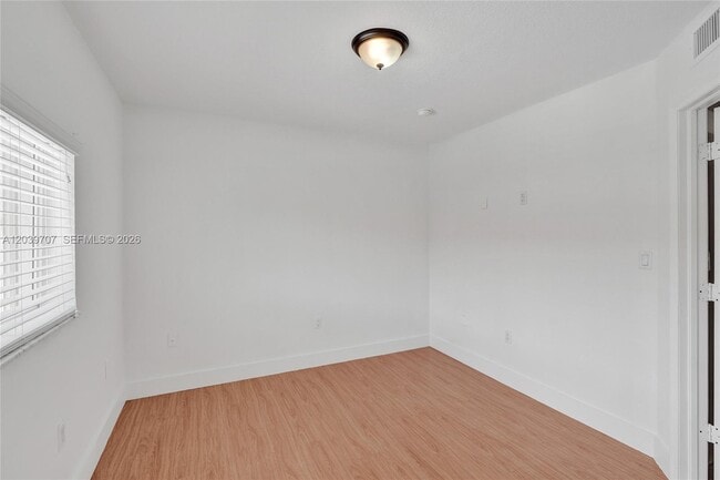 Building Photo - 990 NW 78th Ave