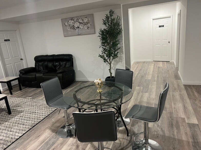 Building Photo - 2398 Tree Vista Ct