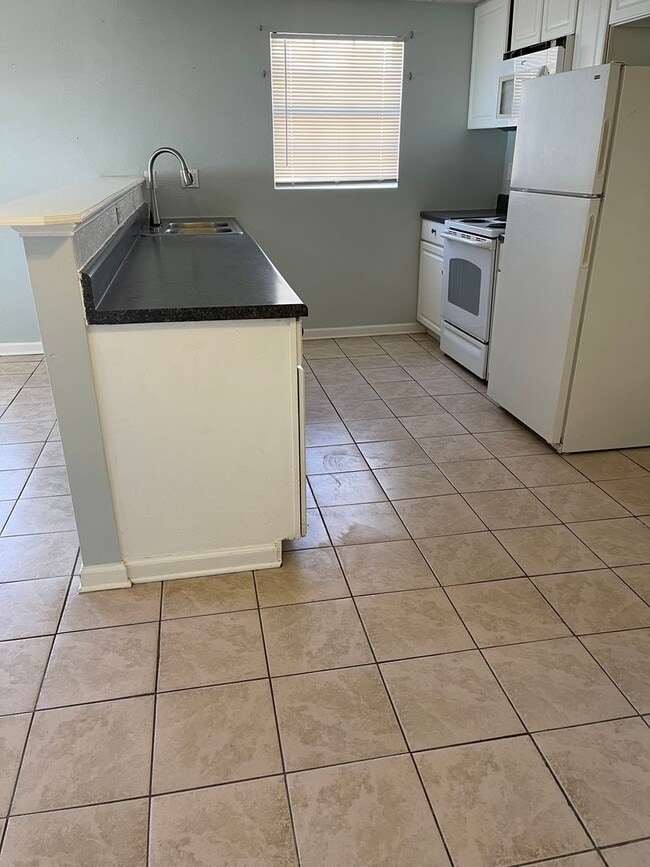 Building Photo - 7405 San Moritz Dr