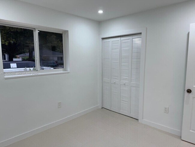 Building Photo - 5480 NW 4th Ave