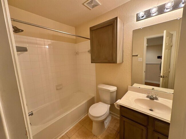 Building Photo - 3942 Calgary Cir