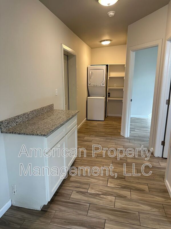 Building Photo - 611 S 51st W Ave