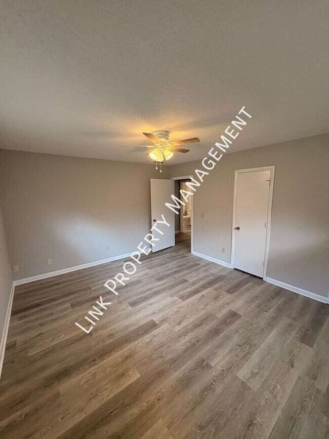 Building Photo - 3403/3405 Gail