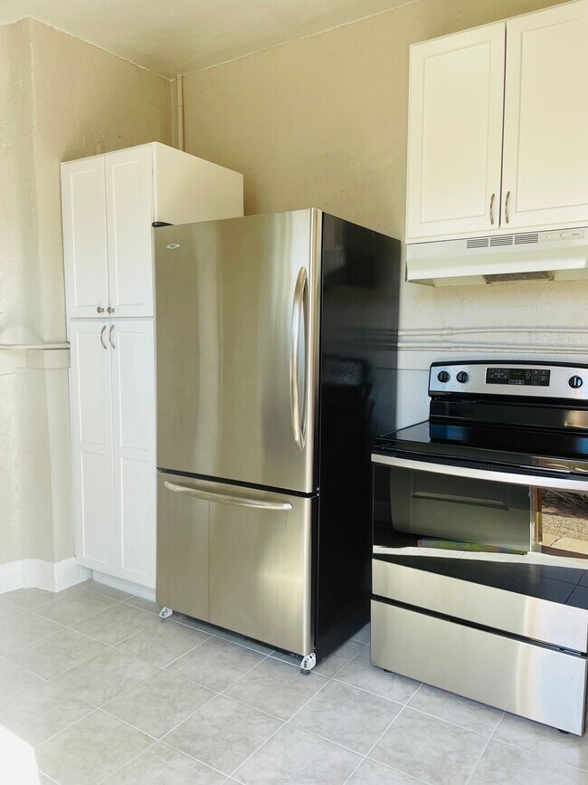 Building Photo - Fully Remodeled Charming Historic 2 Bed 1 ...