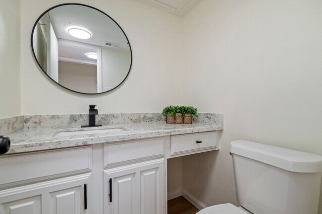 Building Photo - 2120 Wilcrest Dr