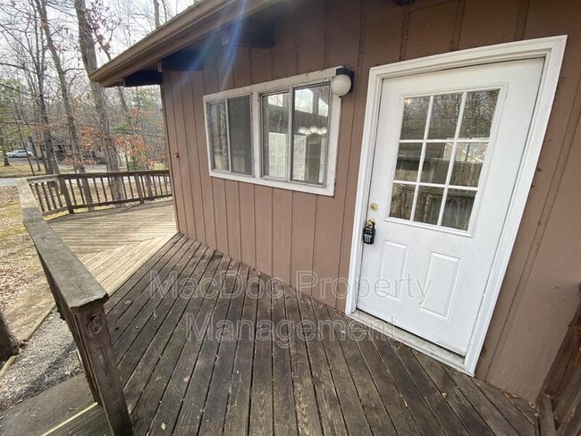 Building Photo - 3621 Lakeview Pkwy