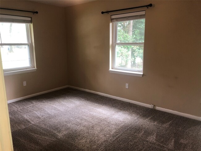 Building Photo - 307 Moss Hill Ln