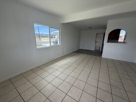 Building Photo - 835 E Avenue Q