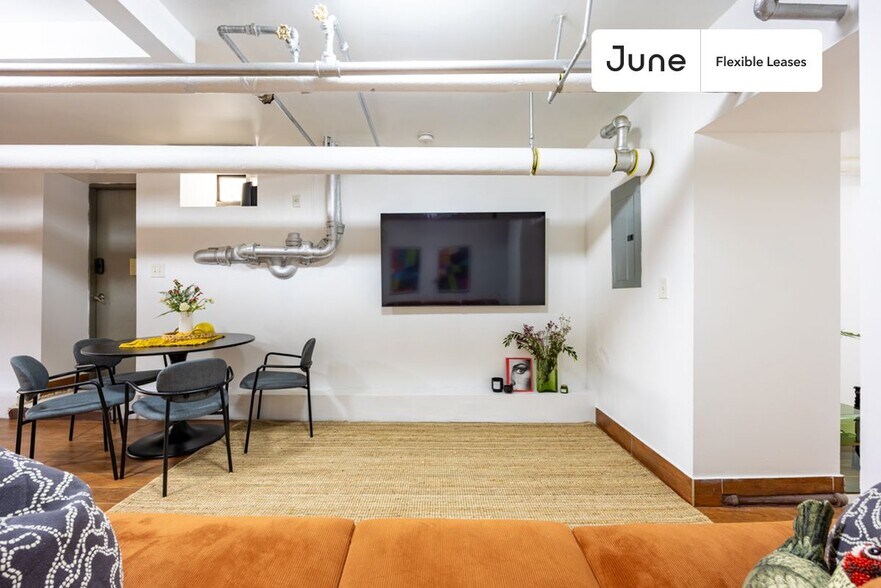 Building Photo - Welcoming ROOM at The Parkside House