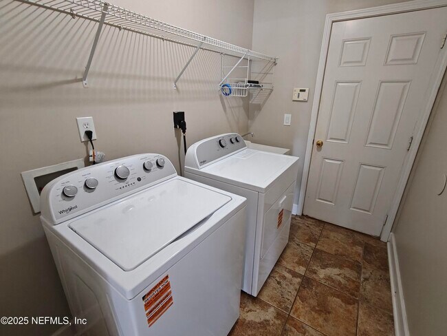 Building Photo - 1505 Majestic View Ln