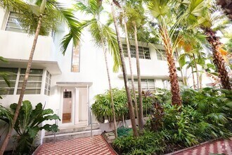 Building Photo - LARGE 1 BEDROOM FULLY FURNISHED IN WATERFR...