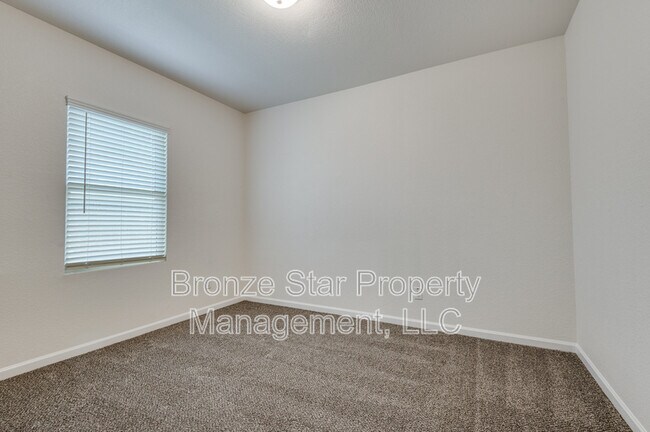 Building Photo - 2525 Comal Creek Dr