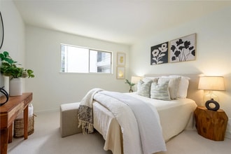 Building Photo - Charming Redwood City one bedroom one bath...