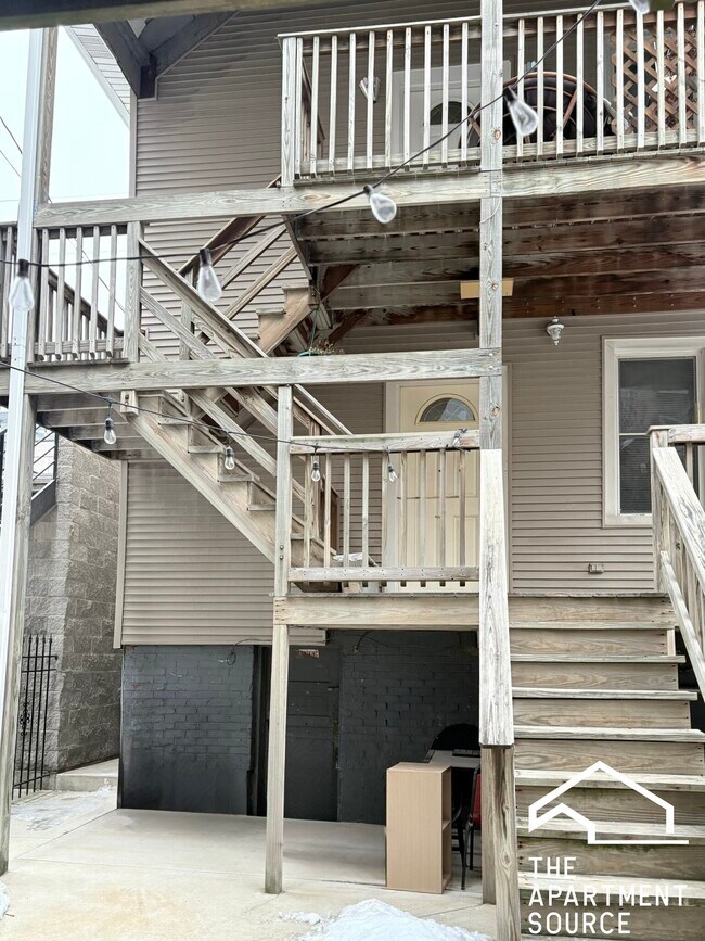 Building Photo - 1512 W Erie St