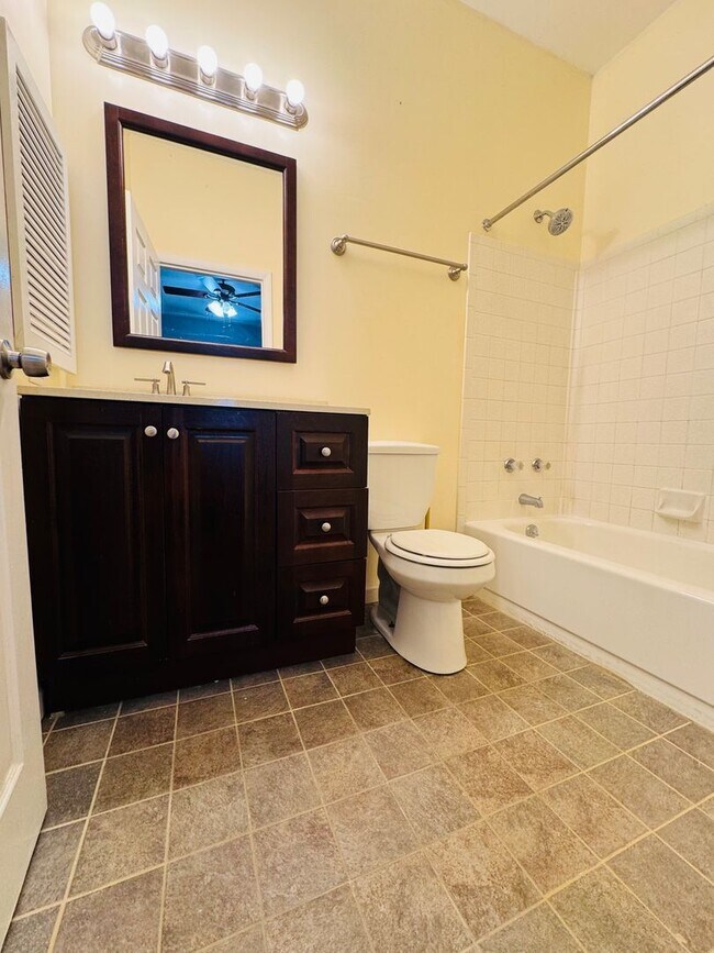 Building Photo - Lakewood Commons K201