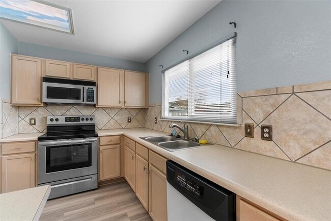 Building Photo - 130 Siebert Dr