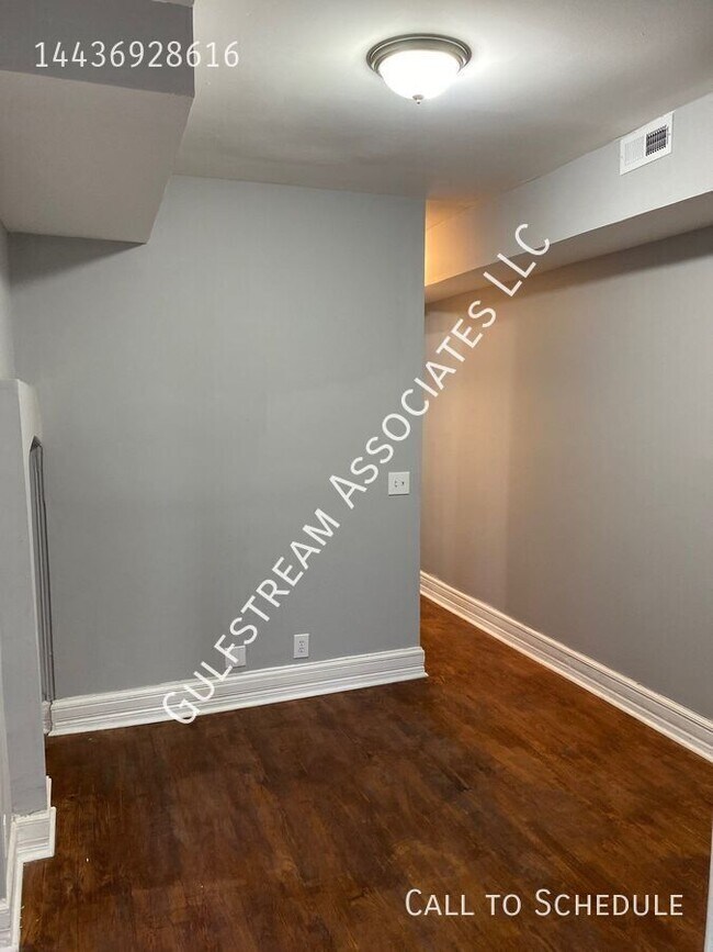 Building Photo - 716 Dolphin St