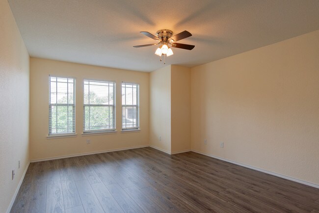 Building Photo - Gorgeous two story house