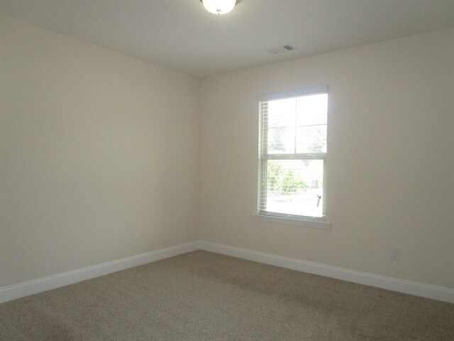 Building Photo - 2400 Freemont St