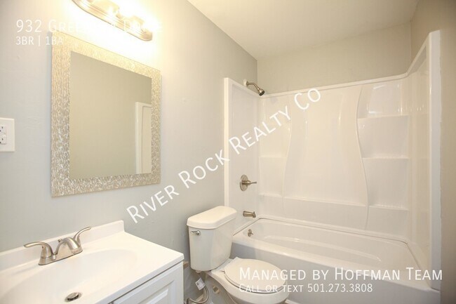 Building Photo - 932 Greenlea Dr