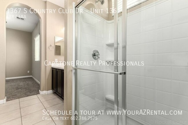 Building Photo - 1367 S Country Club Dr