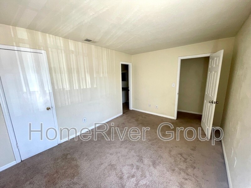 Building Photo - 8517 Lincoln Cove Dr